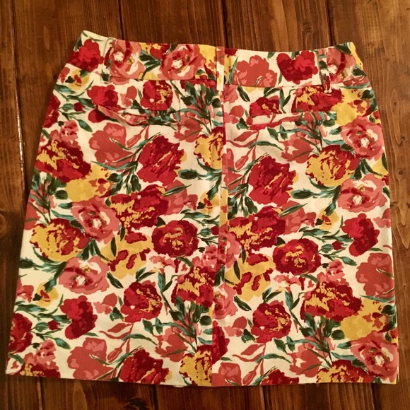 LOFT Floral Skirt sz 8 - Picture 3 of 3